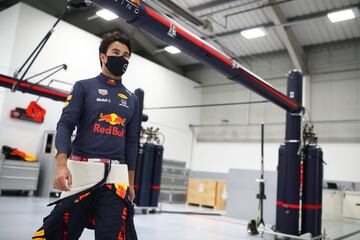 'Checo' Pérez vivió su primer día en la fábrica de Red Bull