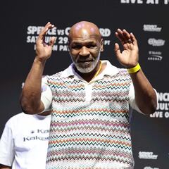 Mike Tyson entrenará a Francis Ngannou para la pelea contra Tyson Fury