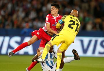 Soccer Football - FIFA Club World Cup - CF Pachuca vs Wydad AC - Zayed Sports City Stadium, Abu Dhabi, United Arab Emirates - December 9, 2017   Wydad’s Achraf Bencharki clashes with Pachuca's Oscar Perez and Oscar Murillo    REUTERS/Amr Abdallah Dalsh