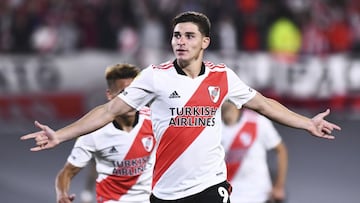 BUENOS AIRES, ARGENTINA - NOVEMBER 25: Julian Alvarez of River Plate celebrates after scoring the second goal of his team during a match between River Plate and Racing Club as part of Torneo Liga Profesional 2021 at Estadio Monumental Antonio Vespucio Liberti on November 25, 2021 in Buenos Aires, Argentina. (Photo by Rodrigo Valle/Getty Images)