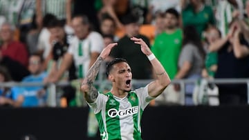 Antony celebra un gol en la Europa League contra el Nottingham Forest.