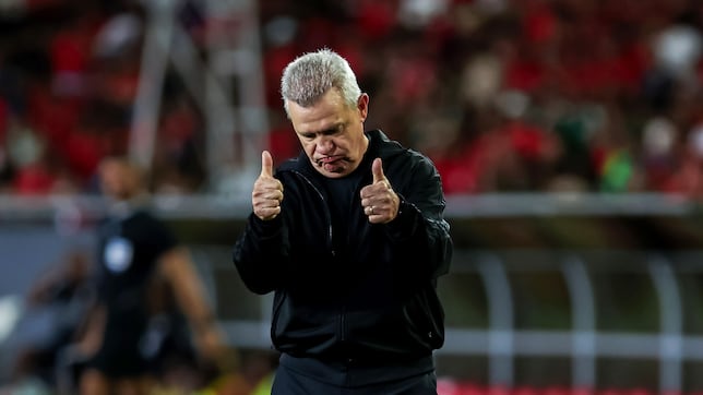 Javier Aguirre, en el Coliseum para ‘vigilar’ a Álvaro Fidalgo