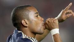 Las ventas de Robinho, Baptista y Soldado aliviarían el gasto