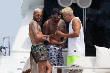 Las fotos de Neymar en Ibiza que suscitan comentarios