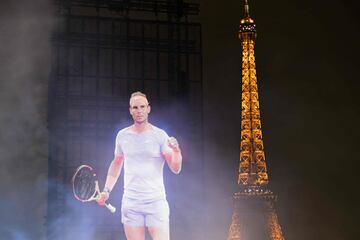 Rafa Nadal se despide del tenis en la Copa Davis en Málaga. Nike y París le han homenajeado proyectando sus imágenes en la Plaza de Trocadero de la capital francesa, donde ganó 14 Roland Garros.