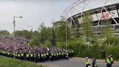 Afición del Eintracht deja otra imagen impactante tras lo del Camp Nou