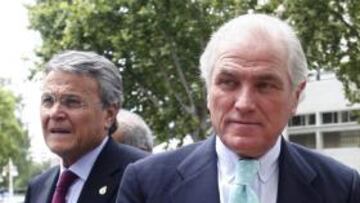 <b>ROTUNDO.</b> Ramón Calderón , presidente del Real Madrid, aseguró en la previa de la Supercopa de España que Robinho se quedará en el equipo "con seguridad absoluta".