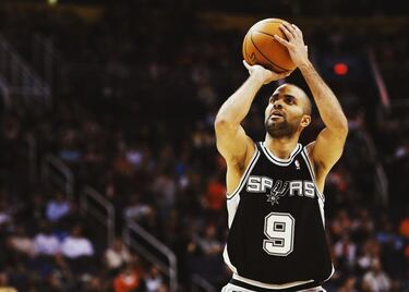 Oh Là Là Parker pasó todo su vida en San Antonio Spurs tras ser seleccionado en el puesto 28 del draft 2001. El internacional francés era pura calidad, inteligencia y orden del juego. Controlaba el tiempo del partido como muy pocos han hecho en la NBA. Formó uno de los legendarios Big Three de la historia junto a Tim Duncan y Manu Ginóbili. Se proclamó cuatro veces campeón de la Liga (MVP de las Finales en 2007) y fue seis veces all star. 