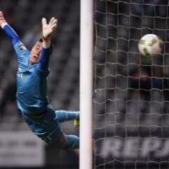Raúl Gudiño recibió dos goles y el União se mete en un lío