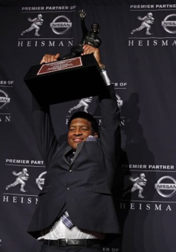 En 2013, Jameis Winston se convirtió en el jugador más joven en ganar el prestigioso trofeo Heisman, sucediendo así al mediático quarterback Johnny Manziel. Lo hizo exactamente con 19 años y 342 días.