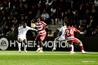 El Superferry reflota y frena la escalada del Granada