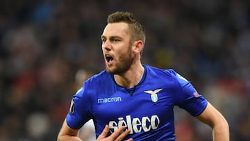 De Vrij, defensa del Lazio cuyo pago del traspaso ha sido hackeado. 