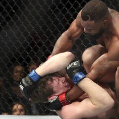 Woodley reafirma su trono tras someter a Till en el UFC 228