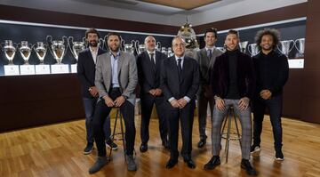 Florentino Pérez, presidente del Real Madrid, junto a Marcelo, Sergio Ramos, Solari, Pablo Laso, Felipe Reyes y Llull.