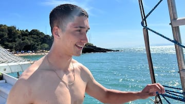 “En mi caso, ser hijo de un ex mundialista chileno da gusto; donde voy hablan bien de él”