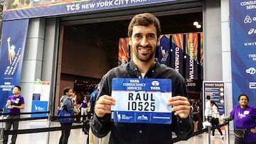 Raúl con su dorsal para la maratón