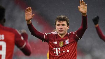 Soccer Football - Champions League - Group E - Bayern Munich v FC Barcelona - Allianz Arena, Munich, Germany - December 8, 2021 Bayern Munich&#039;s Thomas Muller celebrates their third goal scored by Jamal Musiala REUTERS/Andreas Gebert