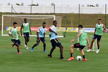 La Selección Colombia completó una semana de trabajos y se enfoca en el duelo de Eliminatorias ante Perú. Reinaldo Rueda ha estado muy atento a sus elegidos.