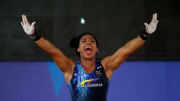 MED141. VALLEDUPAR (COLOMBIA), 04/07/2022.- Mailyng Guadalupe Echeverría de Colombia celebra hoy, en la prueba de arranque hasta 76kg en levantamiento de pesas en los XIX Juegos Bolivarianos en Valledupar (Colombia). EFE/Luis Eduardo Noriega A.