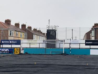 Davinson frente al Marine FC, el equipo que enamora al mundo