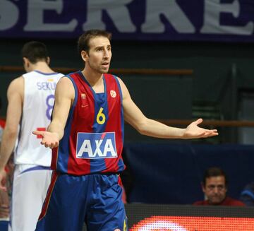  El argentino pasó sus mejores años en el Unicaja, con el que ganó la Copa de 2005 y la Liga de 2006. En 2007 fichó por el Barça como sustituto de Basile, que era el base titualar. Un año después se cambió al Madrid, donde tuvo un papel bastante secundario.