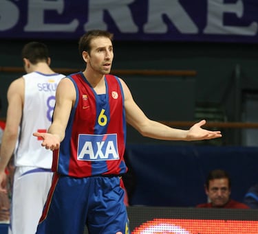 El argentino pasó sus mejores años en el Unicaja, con el que ganó la Copa de 2005 y la Liga de 2006. En 2007 fichó por el Barça como sustituto de Basile, que era el base titualar. Un año después se cambió al Madrid, donde tuvo un papel bastante secundario.