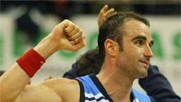 <b>NUEVO FICHAJE.</b> El pivot canario jugará el año que viene en Murcia después de una temporada movida en la que jugó en el TAU y en el Bruesa.