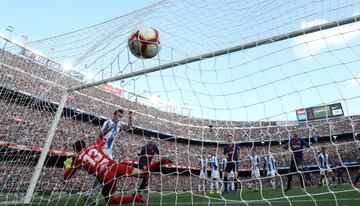 Barcelona-Espanyol (2-0).
Dos goles de Messi desmontaron a un Espanyol que se mostró muy sólido hasta que tuvo un golpe desafortunado.