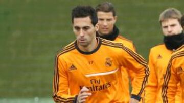 Arbeloa, tres semanas de baja por una fisura en la rótula