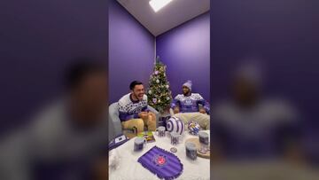 Suazo participa en un desafío de Navidad y le dice esto a un compañero: “Tararea po c...”