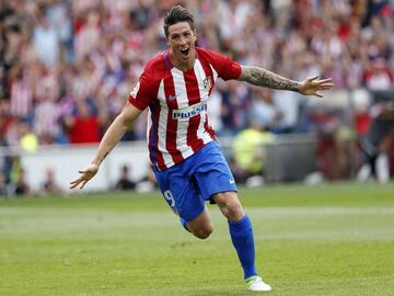 Fernando Torres celebra uno de sus goles al Athletic.