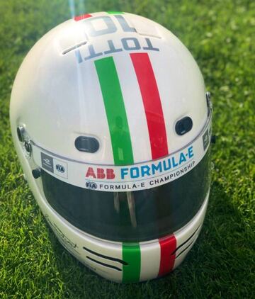 El casco de Totti.