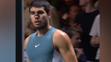 Lo que hizo Alcaraz tras meterse en su primera final indoor explica el partido que vivi車