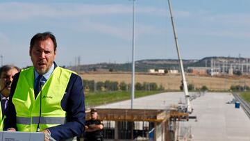 El ministro de Transportes y Movilidad Sostenible y exalcalde socialista de Valladolid, Óscar Puente, durante su visita a las obras de la futura estación intermodal de mercancías, a 16 de septiembre de 2024, en Valladolid, Castilla y León (España). El contrato de la intermodal, adjudicado por 19,5 millones de euros (impuestos incluidos) a FCC Construcción, está financiado tanto por la Sociedad Valladolid Alta Velocidad, que asume un 54,2 por ciento de los costes, como por Adif, que abona el 45,8 por ciento de la inversión. La estación se encuentra en ejecución en la zona del páramo de San Isidro.
16 SEPTIEMBRE 2024
Photogenic/Claudia Alba / Europa Press
16/09/2024