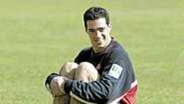 <B>EL CATALÁN, REALISTA</B>. David Pirri tiene claro que al Sporting aún le quedan opciones de ascender, pero sólo si se ganan los partidos.