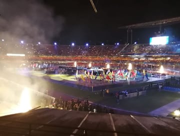 En la ceremonia de inauguración de la Copa América, cada país está representado, no solo por los trajes típicos, sino por un niño con el uniforme de cada selección. Ha sido un espectáculo lleno de luces y donde los niños fueron los protagonistas.