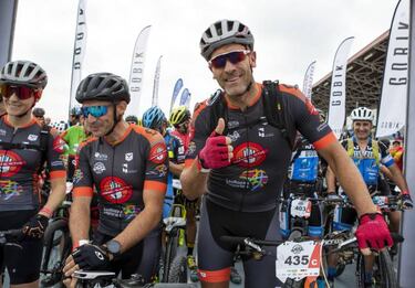 La Non Stop Madrid-Lisboa arranc車 con r谷cord de ciclistas