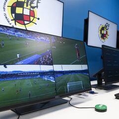 El VAR interviene el doble en LaLiga que en la Premier