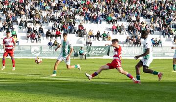 Kameni encajó dos goles en su debut. En la imagen el 3-1 de Clavijo,