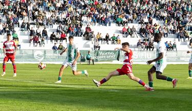 Kameni debuta y el Antequera sigue como un tiro