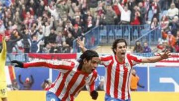<b>GOL DE FALCAO. </b>Falcao celebra su primer gol ante el Villarreal, victoria que valió para que el Atlético consiguiera sus puntos 2.999 en Liga.