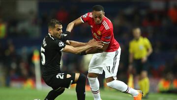 MANCHESTER, ENGLAND - MARCH 13:  Anthony Martial of Manchester United tussles with Gabriel Mercado of Sevilla during the UEFA Champions League Round of 16 Second Leg match between Manchester United and Sevilla FC at Old Trafford on March 13, 2018 in Manch