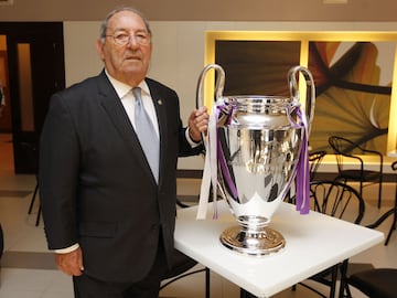 Fue ganador con el Real Madrid en las ediciones 1955-56, 1956-57, 1957-58, 1958-59, 1959-60 y 1965-66.