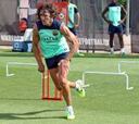 Puyol se entrenó con el grupo y Lionel Messi sigue al margen