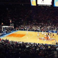 What is the capacity of Madison Square Garden on Knicks games?
