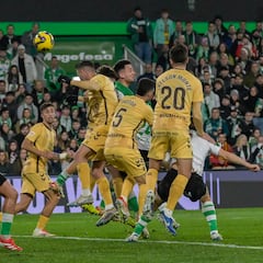 Aprobados y suspensos del Málaga: con el VAR no se pueden celebrar ni los cumpleaños