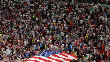 Los fans de USA festejan en Qatar su pase a octavos del Mundial