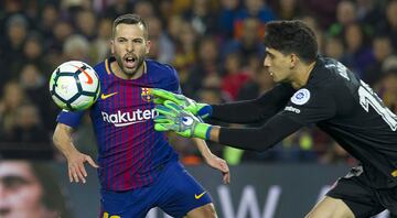 Jordi Alba y Bounou.