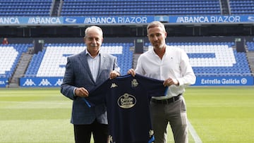 Deportivo de La Coruña.  Presentación de Oscar Cano, Antonio Couceiro