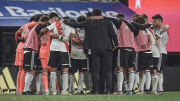 Con sufrimiento, River llegó de pie al receso